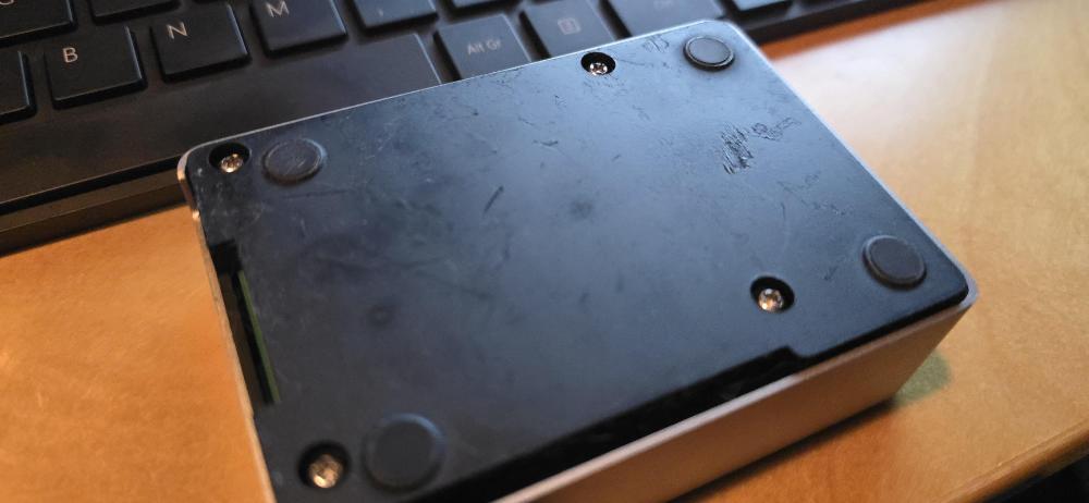 RPi4_sticky_bottom_01.jpeg